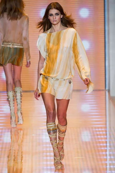 Look 32